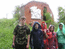 У памятника 17-ой стрелковой дивизии в деревне Леоново с Васей